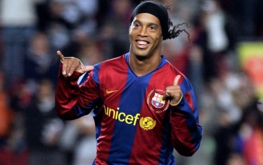 Tin chuyển nhượng tối 20/6: Ronaldinho gây bão khi chính thức thông báo tái xuất