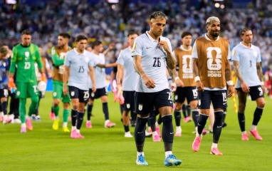BIẾN NÓNG WORLD CUP: Nghi vấn phòng thay đồ Uruguay lục đục trước trận sinh tử