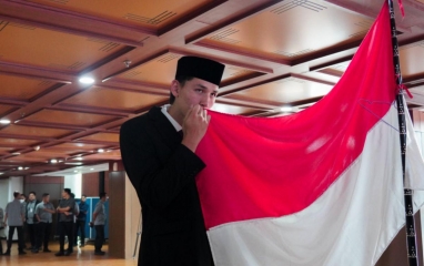 CHÍNH THỨC: Indonesia nhập tịch tiền đạo cao gần 2m, thách thức tuyển Việt Nam trước AFF Cup
