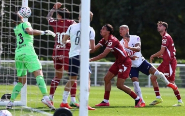 Tân binh 100 triệu bảng nổi nóng, trận giao hữu Tottenham suýt hóa võ đài