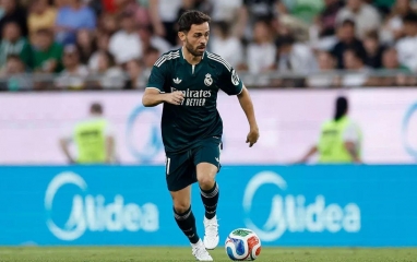 Tân binh Real Madrid vừa ra mắt đã bị Mourinho soi thẳng vấn đề