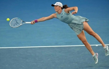 Iga Swiatek thoát hiểm khó tin để giành vé vào chung kết Canadian Open
