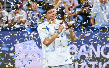 Ben Shelton bảo vệ ngai vàng Canadian Open để sánh vai bộ ba huyền thoại