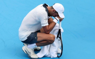Djokovic gặp sự cố đáng lo, thua sốc ngay trận đầu tại Cincinnati
