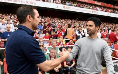 Frank Lampard ra mệnh lệnh đặc biệt trước ngày quyết đấu Arsenal: “Đừng tôn trọng họ quá mức”