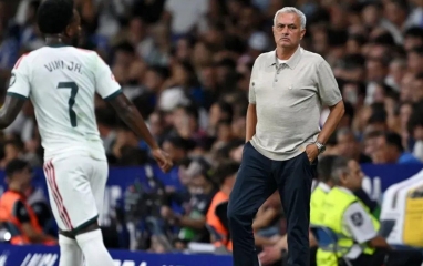 Jose Mourinho: 'Vinicius đang bị bắt nạt từ sân cỏ đến khán đài'