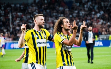 Cựu sao Arsenal châm ngòi màn náo loạn Champions League
