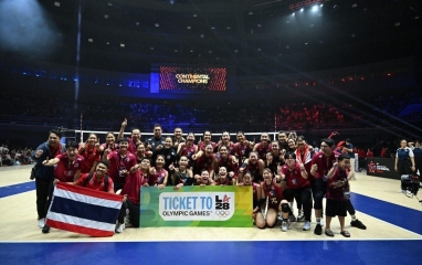 CĐV Thái Lan vỡ òa vì chức vô địch châu Á cùng tấm vé Olympic lịch sử của tuyển bóng chuyền nữ