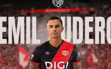 CĐV Indonesia phát sốt khi thủ môn số một ĐTQG sắp đối đầu Mbappe, Yamal