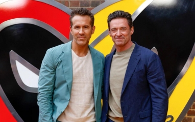 Wolverine - Deadpool sắp mở đại chiến tại giải bóng đá Anh