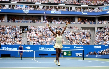 Công chúa Nga thúc thủ trước nữ hoàng sân cứng Mỹ tại tứ kết US Open