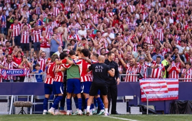 Simeone nói lời thẳng về màn 'đấu tố trọng tài' của Mourinho sau derby Madrid