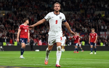 Đúng ngày Messi chia tay ĐTQG, Harry Kane bất ngờ nhắc tới câu chuyện Quả bóng vàng