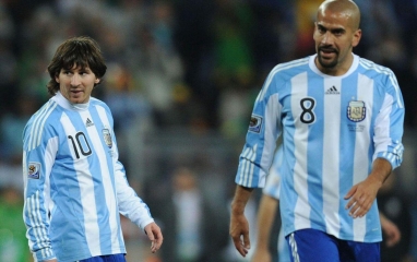 CHÍNH THỨC: Huyền thoại Argentina nhận án phạt nặng vì hành động gây bão