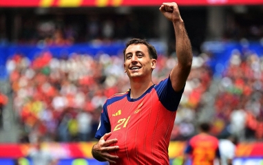 Đưa Tây Ban Nha vào chung kết World Cup, Oyarzabal lập tức đi vào lịch sử