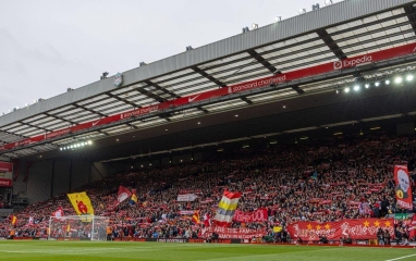 Điều gì tạo nên sức hấp dẫn của sân Anfield với người hâm mộ Liverpool?