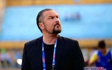 HLV Popov nhận thẻ đỏ, trợ lý lập tức lên tiếng bênh vực