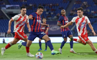 Lần đầu trong lịch sử, cặp song sinh Malaysia cùng ra sân đấu ĐT Việt Nam?