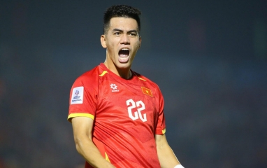 Tiến Linh sa sút khó tin, hiệu suất chỉ ngang trung vệ Nam Định