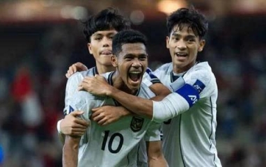 Người hùng World Cup Indonesia nhận án phạt cực nặng sau pha ra đòn gây sốc