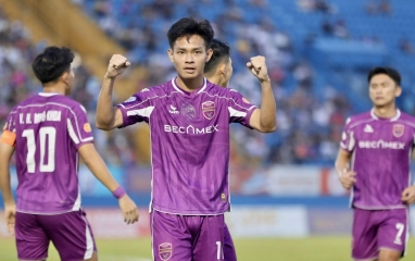 Tiền đạo ĐT Việt Nam nghẹn ngào xin lỗi sau cú sốc xuống hạng