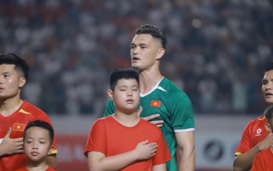 Thủ môn Việt kiều ghi điểm cực mạnh với HLV Kim Sang Sik trước AFF Cup