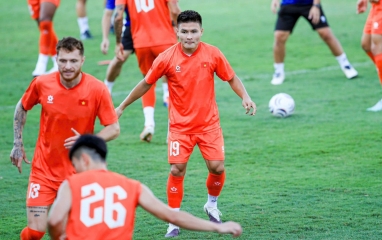 Trung vệ ĐT Việt Nam có động thái đặc biệt khi Quang Hải chịu áp lực
