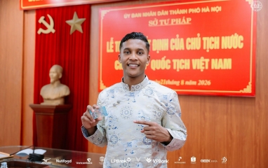 Trung vệ Việt kiều Pháp chính thức nhận quốc tịch Việt Nam