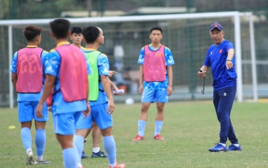 Gọi gấp sao Việt kiều, HLV Nhật Bản loại 12 cầu thủ khỏi tuyển Việt Nam