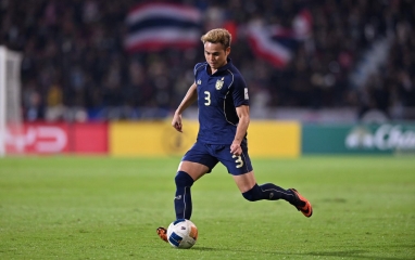 'Vua cùi chỏ' tiết lộ khả năng giã từ ĐT Thái Lan