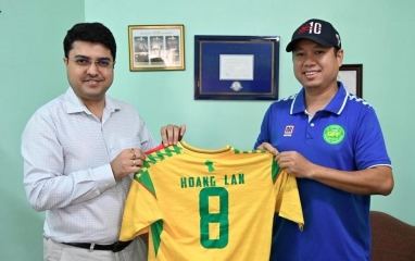 Chia tay ĐT châu Phi, HLV người Việt bất ngờ về đội thầy Park