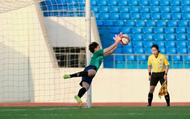 Đội của Huỳnh Như vào chung kết sau loạt penalty nghẹt thở