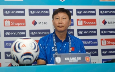 HLV Kim Sang Sik gửi thông điệp đanh thép: 'Chúng tôi từng nâng cúp tại Thái Lan'