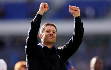 Xabi Alonso lên tiếng sau chấn thương đáng sợ của Emiliano Martínez