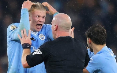 Pep Guardiola tố các trọng tài đang cố ý 'chèn ép' Haaland