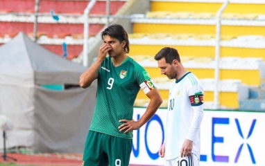 Ronaldo nhận lời khuyên vàng từ đối thủ cũ của Messi