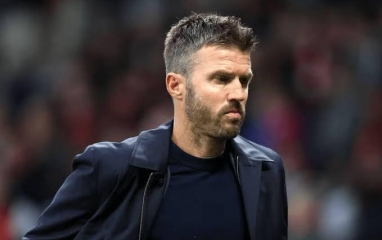 CĐV MU nổi giận với Carrick vì loạt quyết định khó hiểu