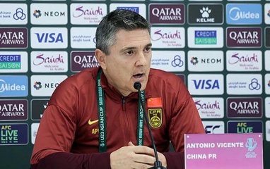 Bất lợi trước Việt Nam ở bán kết, HLV U23 Trung Quốc bất ngờ phàn nàn lên AFC