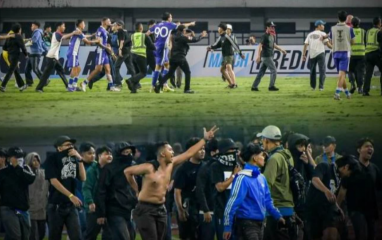 CĐV Indonesia lại làm náo loạn ở trận đấu Cúp C2 châu Á