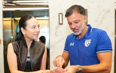 Nữ tỉ phú Madam Pang 'chơi lớn', thưởng khủng HLV ĐT Thái Lan nếu...