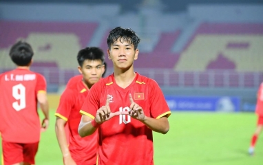 Tiền vệ U17 Việt Nam gây sốt sau trận thắng 2-1 Úc, nhận cơn mưa lời khen