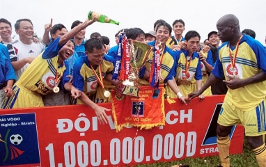 Nhìn lại chức vô địch gây tranh cãi nhất lịch sử V-League