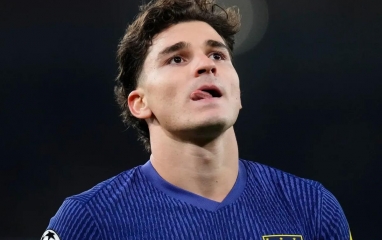 Barca chơi tất tay, sắp 'nổ bom tấn' Julian Alvarez ngay hè này
