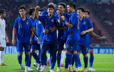 CĐV Thái Lan 'phản đối' HLV dù đội nhà toàn thắng vòng bảng AFF Cup