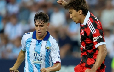 CLB Premier League bất ngờ bỏ về, Malaga tự sút vào khung thành trống