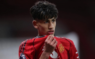 Đủ điều kiện đá Premier League, 'thần đồng' 16 tuổi của MU vẫn bị đối xử khác biệt