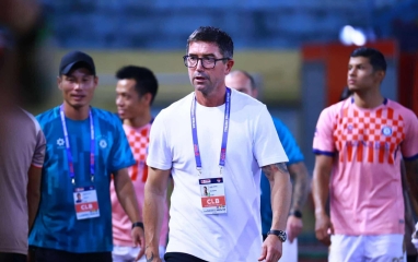 Huyền thoại Liverpool thất vọng, thua HLV đồng hương ngay tại V-League