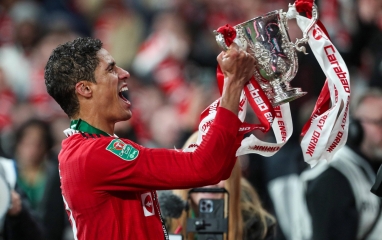 Varane nói một điều khiến fan Real lặng người, fan MU phấn khích