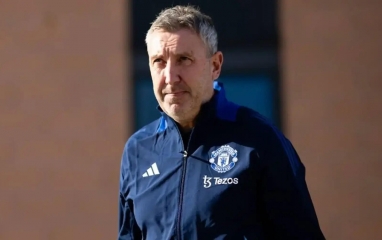 Sếp lớn can thiệp phút chót, sao MU phải trở về từ sân bay