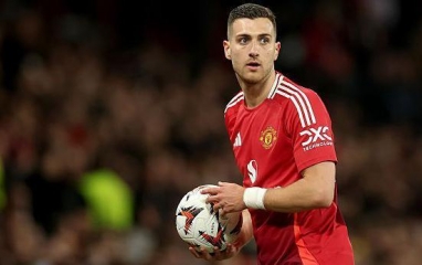 MU tính thay Dalot bằng cầu thủ ném biên hay nhất Ngoại hạng Anh